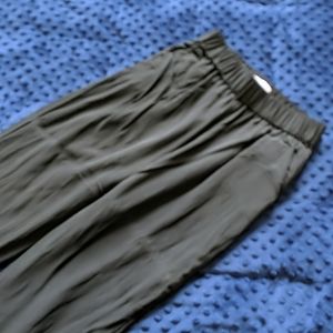 Silk flowy pants with pockets